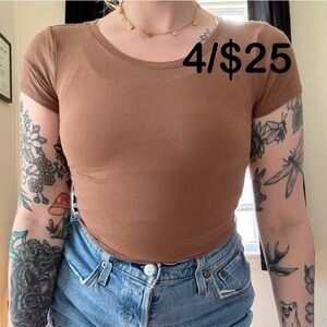 ✨4/$25✨ Bozzolo Cocoa Cropped T-Shirt